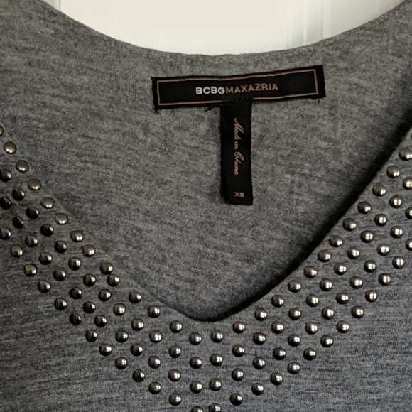 BCBG maxazaria cold shoulder top - Picture 3 of 6